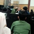 KORBAN PUTRI DI EKSEKUSI  OLEH MANTAN PACARNYA TANGANYA DI BORGOL LALU DI TUSUK PAKAI GUNTING DAN. LEHERNYA DI GOROK.