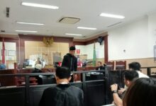 JAKSA TIDAK MAMPU HADIRKAN TERDAKWA KE PERSIDANGAN SIDANG DIATUR OLEH SINYAL.