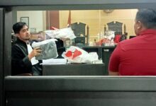 BARANG BUKTI KARTER DAN BALOK KAYU MILIK KORBAN ADA DALAM DAKWAAN TIDAK DI JADIKAN BARANG BUKTI OLEH JPU.