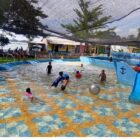 KOLAM RENANG TERATAI MAKAN KORBAN DI DUGA MENGGUNAKAN TANAH PEMDA PROPINSI.