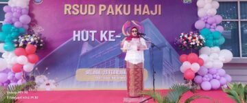 Direktur RSUD Pakuhaji, Hj. dr. Umi Kulsum, MM : juga berharap pada Dokter, Bidan dan Semua pegawai menjadi prestasi gemilang.