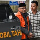 Politisi berpendapat : Jika di tahan tahanan rumah, itu tersangka terlalu berlebihan.