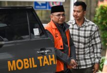 Politisi berpendapat : Jika di tahan tahanan rumah, itu tersangka terlalu berlebihan.