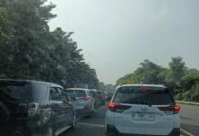 Pada masih jam 08.10 wib sudah macet, dan naik kepuncak.