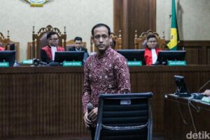 Jaksa mempersoalkan harta Rp 4,8 triliun yang dimiliki Nadiem, harus di serahkan pada negara.