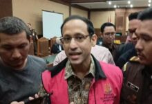 Diduga Mantan Menteri Pendidikan Nasional Nadien masuk penjarah, yang bos-bos kabur.