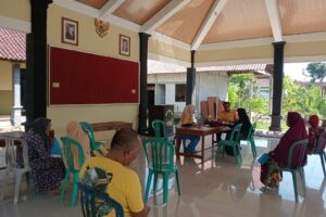 PEMERINTAH DESA NAMPU SALURKAN BANTUAN LANGSUNG TUNAI DANA DESA (BLT-DD) Rp300.000 KEPADA WARGA KURANG MAMPU.