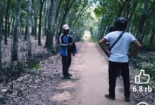 USTAD NASIHIN MENGHAJAR 2 PREMAN PAKAI SEJAM DI KEBUN KARET.