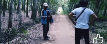 USTAD NASIHIN MENGHAJAR 2 PREMAN PAKAI SEJAM DI KEBUN KARET.