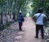 USTAD NASIHIN MENGHAJAR 2 PREMAN PAKAI SEJAM DI KEBUN KARET.