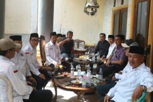 Pelatihan keselamatan melaut, hingga penguatan UMKM berbasis produk laut bagi ibu-ibu nelayan di pesisir Tangerang.