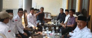 Pelatihan keselamatan melaut, hingga penguatan UMKM berbasis produk laut bagi ibu-ibu nelayan di pesisir Tangerang.