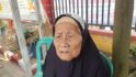Nenek Uning 90 Tahun di Sangiang Jaya, antri bansos Terbentur Aturan KTP Asli