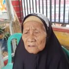 Nenek Uning 90 Tahun di Sangiang Jaya, antri bansos Terbentur Aturan KTP Asli