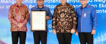 Sebagai upaya memperkuat iklim investasi dan meningkatkan kualitas pelayanan publik.