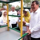 Pemkab Tangerang melalui BAZNAS memberikan bantuan anak yatim.